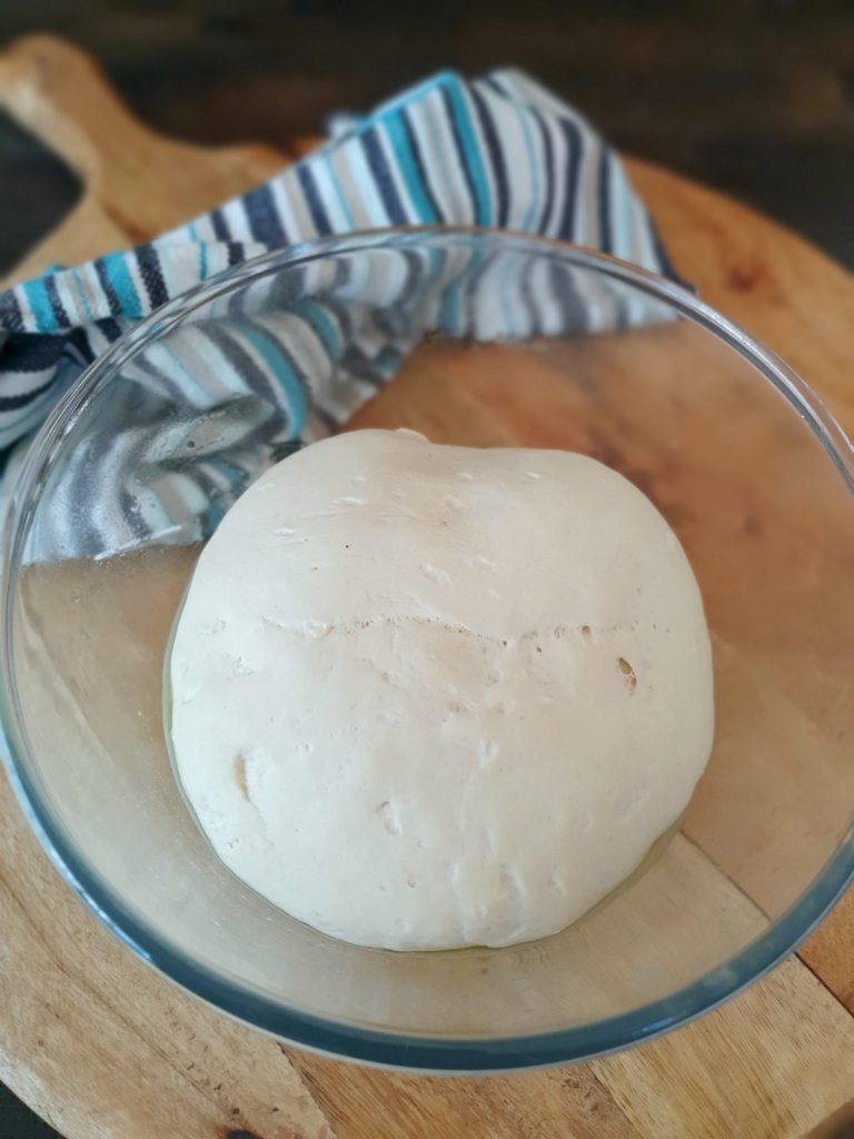 blat-de-pizza-cu-drojdie-uscata