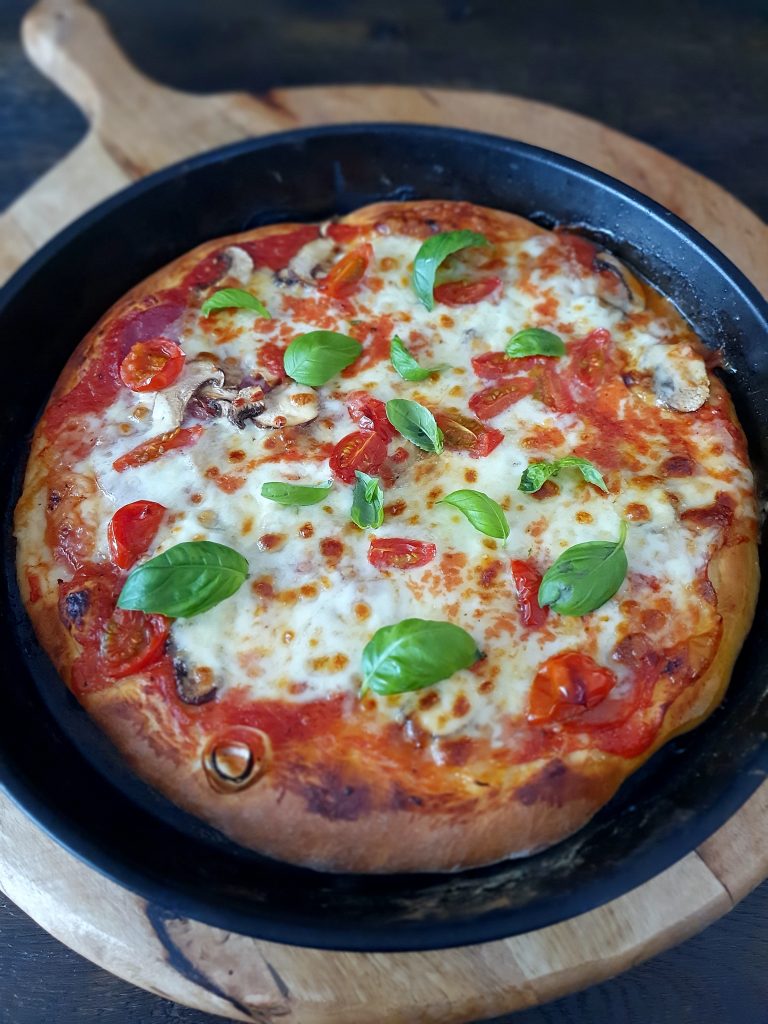 blat-de-pizza-cu-drojdie-scata