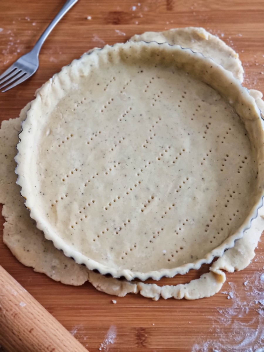 Tarta-cu-sfecla-roșie-fenicul-si-branza-de-capra