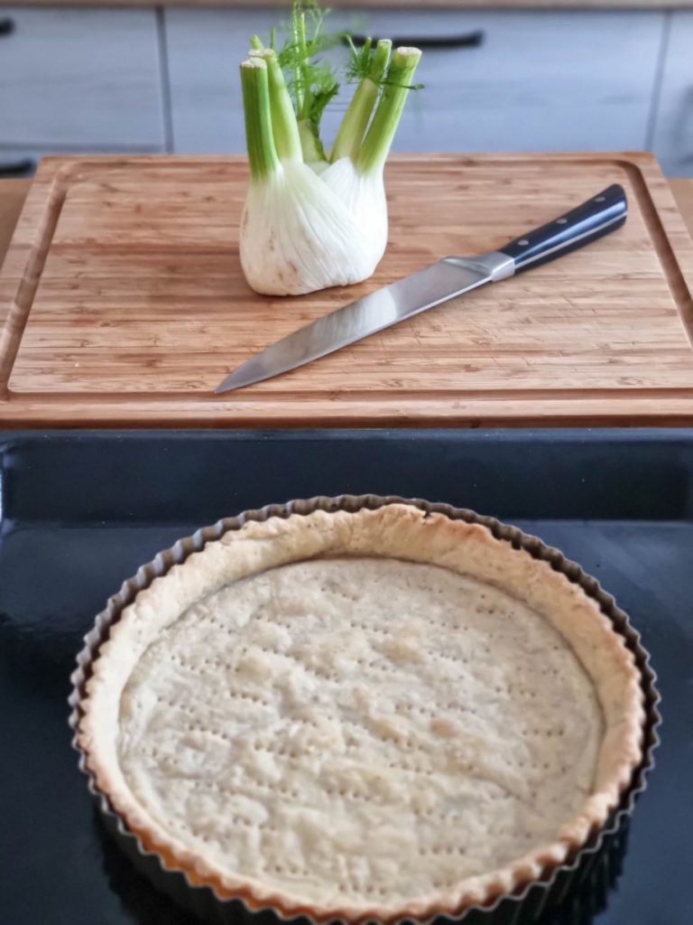 Tarta-cu-sfecla-roșie-fenicul-si-branza-de-capra