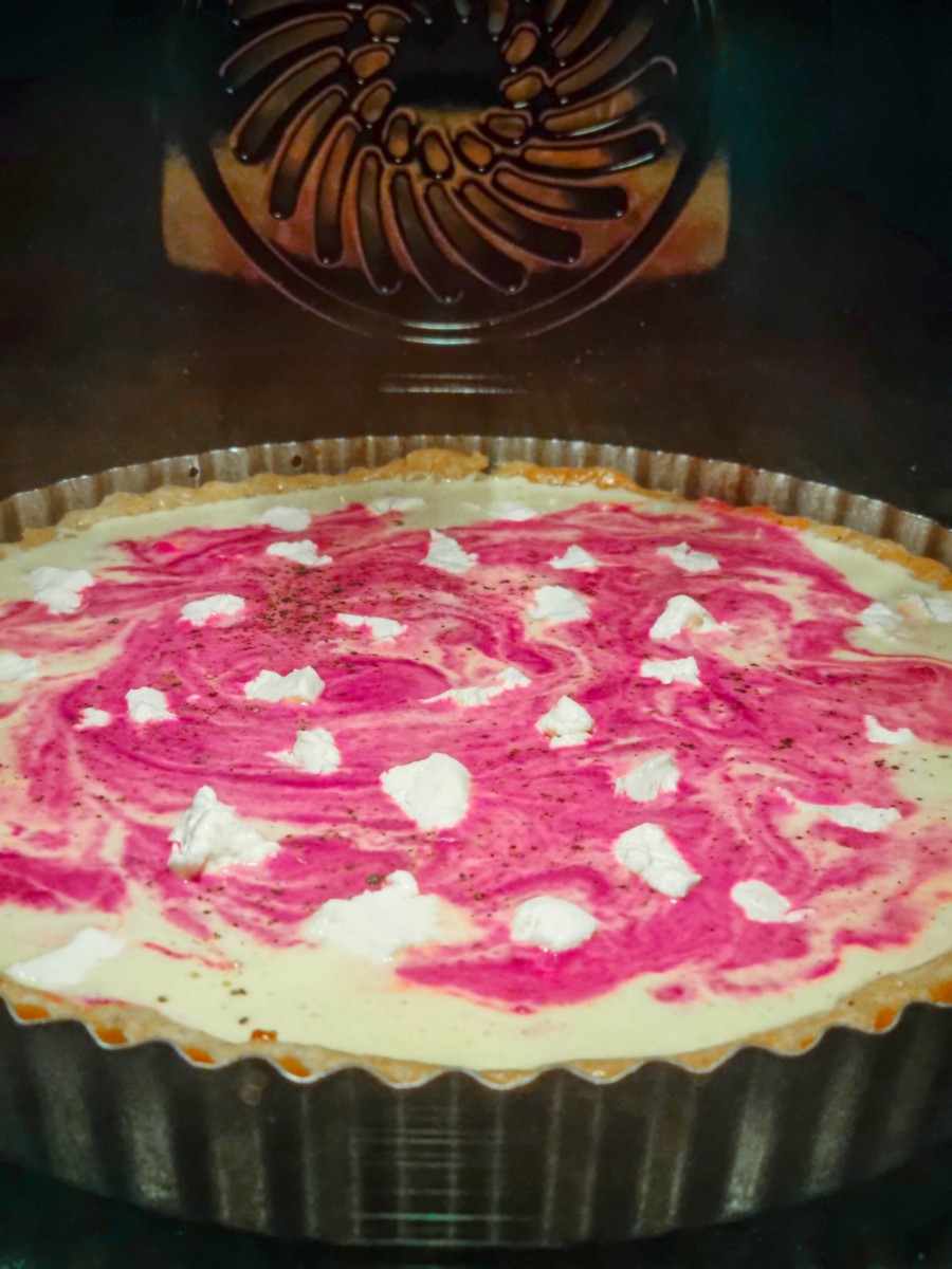 Tarta-cu-sfecla-roșie-fenicul-si-branza-de-capra