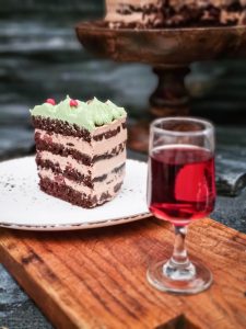 tort-cu-visine-si-visinata