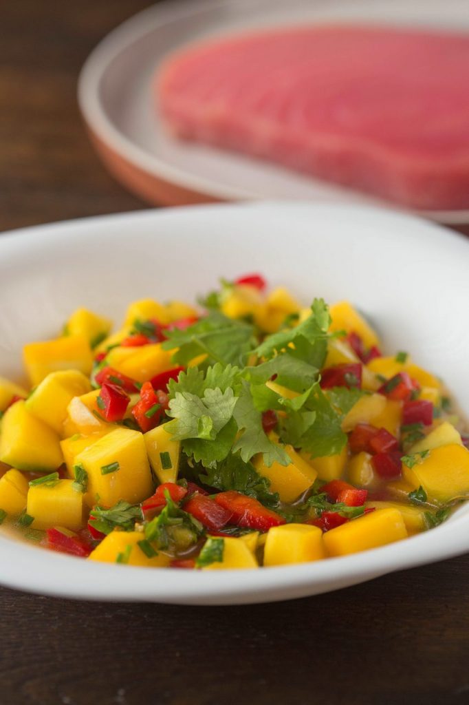 ton-pe-grill-cu-salsa-de-mango