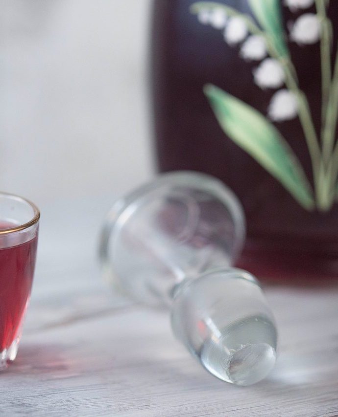 vișinată de casă cu alcool dublu rafinat, cu efect triplu de mers, târâș, culcat