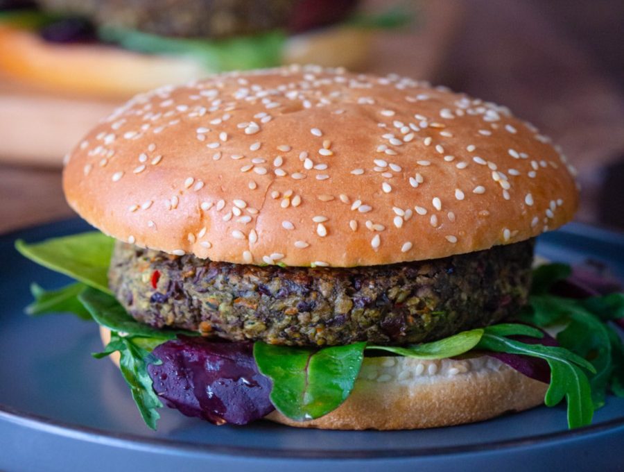 burger de fasole neagră cu spanac, morcov și, cel mai important, fără carne