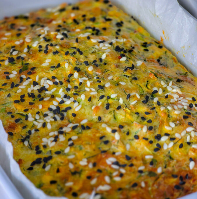 budincă de dovlecei cu brânză și verdețuri