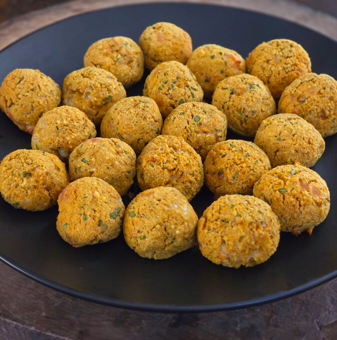 chiftele cu năut și cartof dulce – un fel de falafel, dar cam altfel