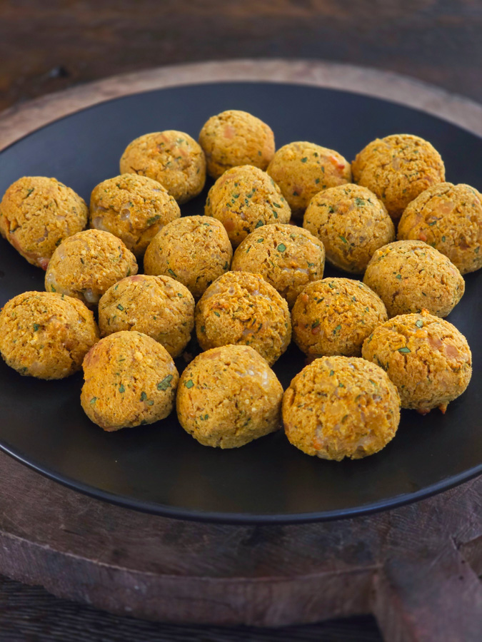 chiftele cu năut și cartof dulce – un fel de falafel, dar cam altfel