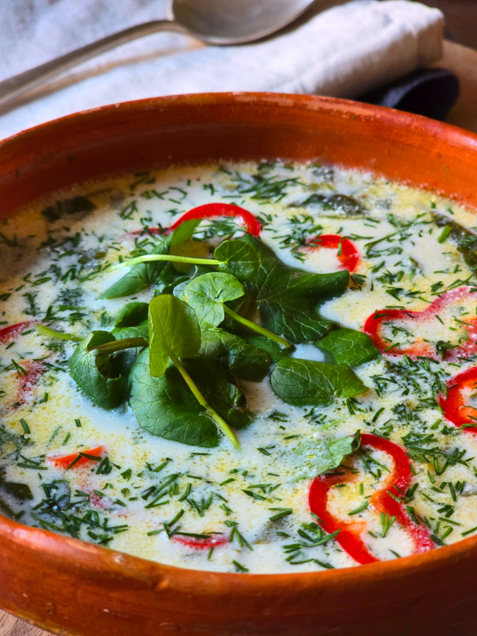 ciorbă de untișor cu smântână și usturoi