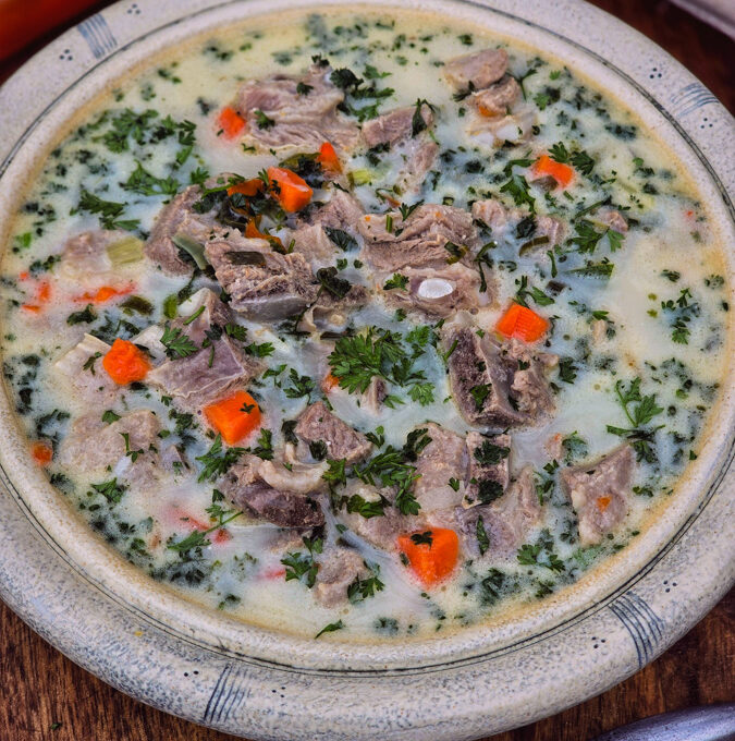 ciorbă de miel cu hasmațuchi