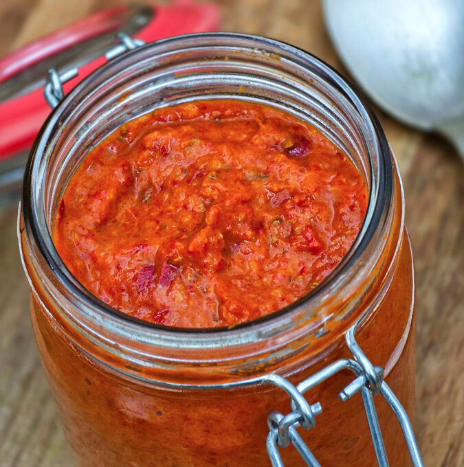 pastă harissa – cu dublu ardei, iuți uscați și kapia