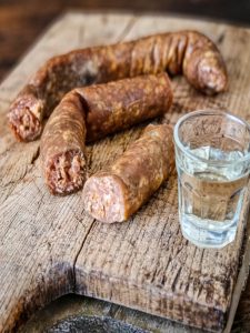 paste-cu-carnati-de-casa-afumati