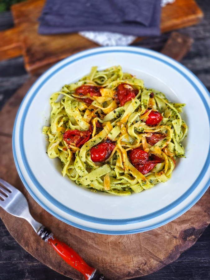 pesto-de-leustean-cu-tagliatelle