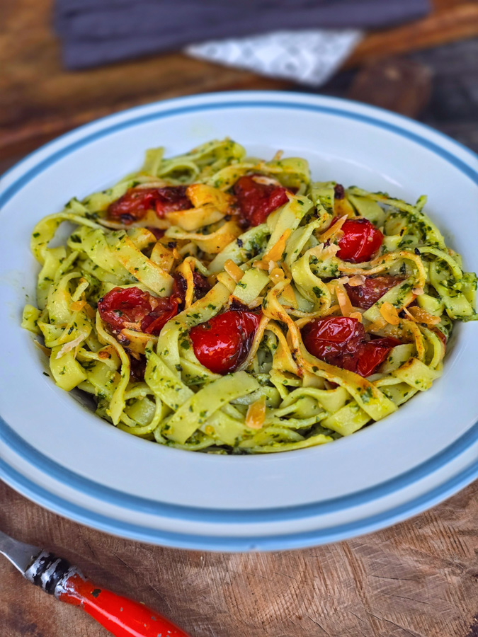 pesto de leuștean, întâmplător cu niște tagliatelle