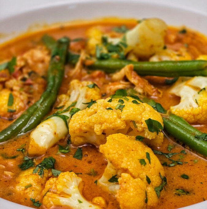 tocană de conopidă cu pui și curry 